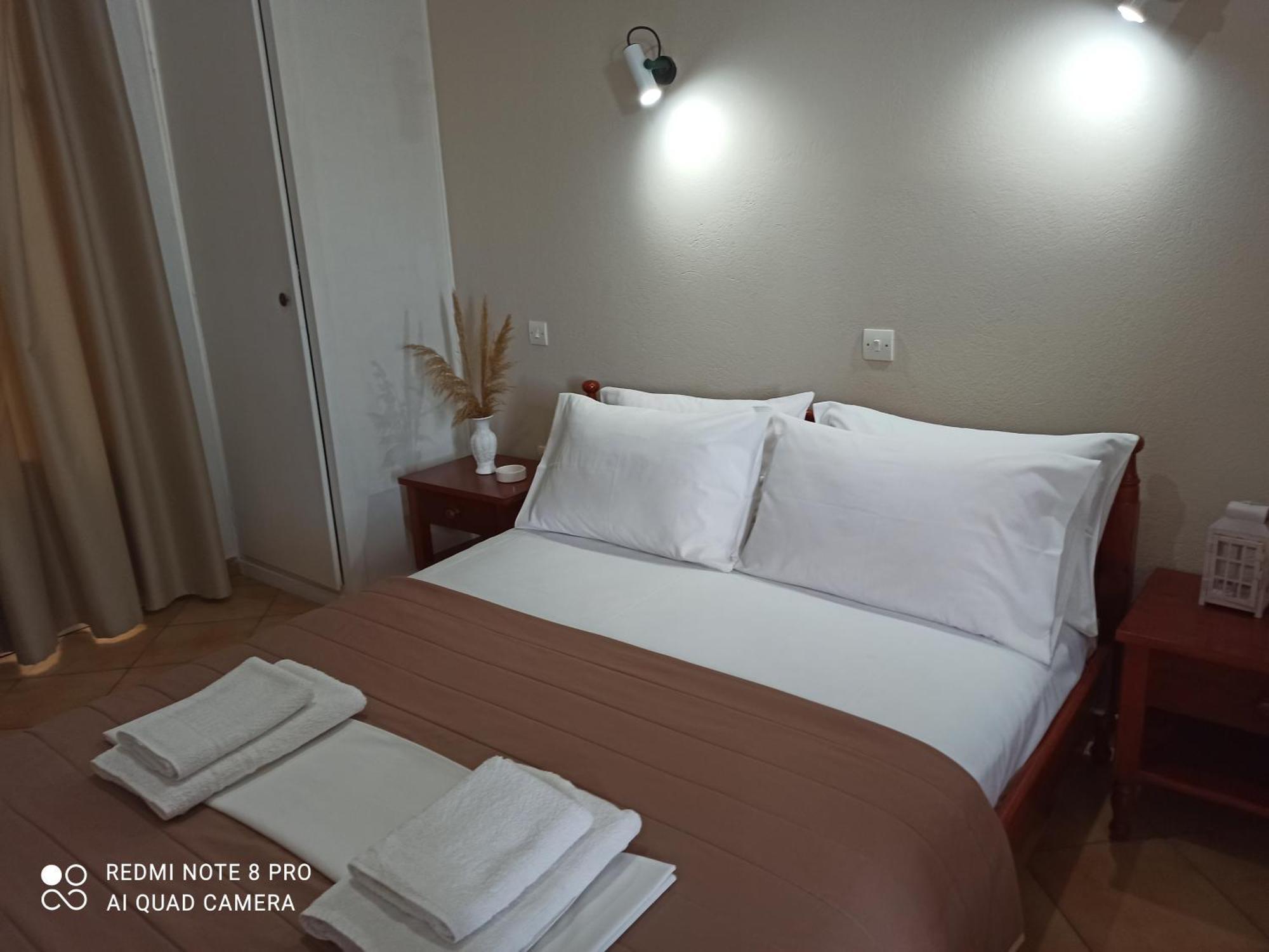 Ostria Eressos Rooms 스칼라 에레수 외부 사진