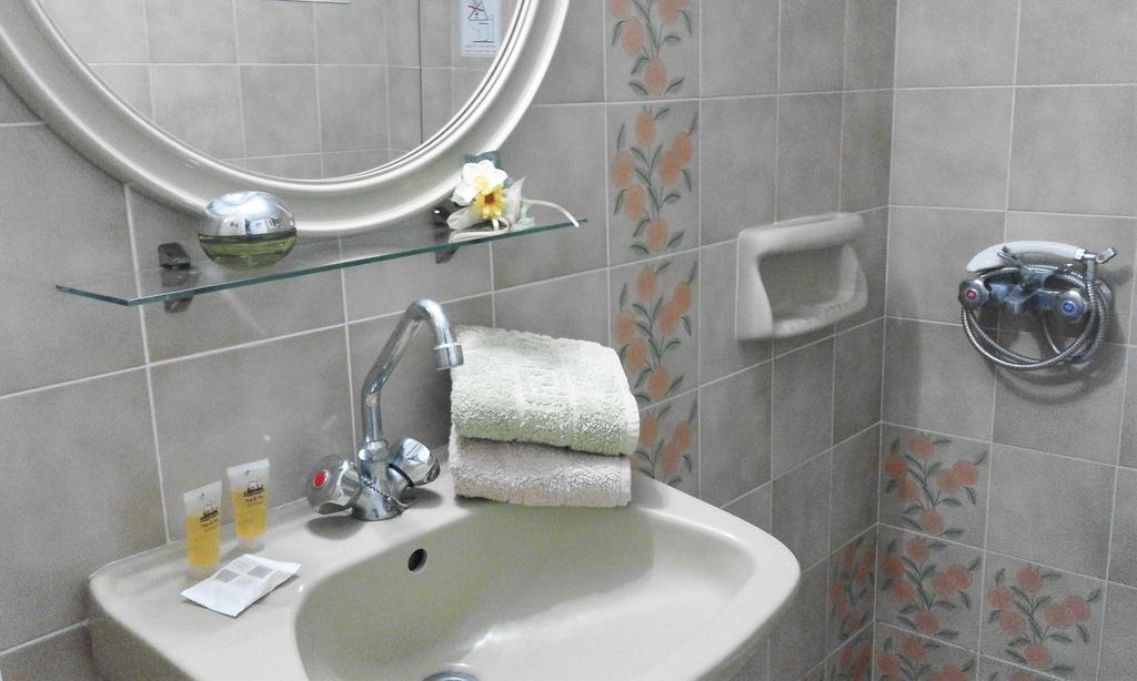 Ostria Eressos Rooms 스칼라 에레수 외부 사진